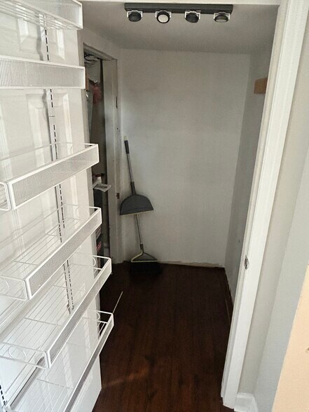 Building Photo - 1719 William Howard Taft Rd