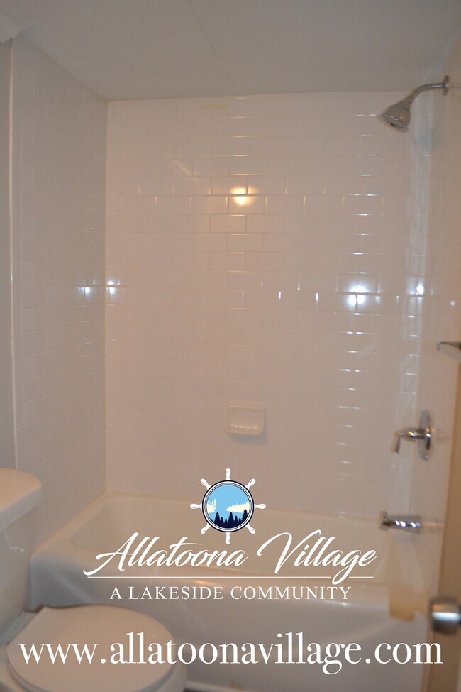 Building Photo - Lake Access and 1 mile to Downtown Acworth...