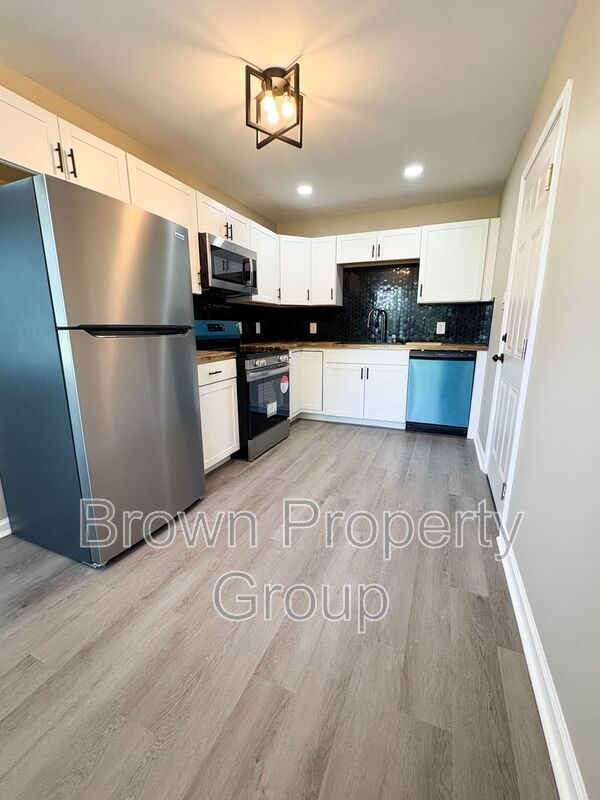 Building Photo - 104 Bremer St