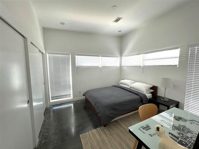 Building Photo - 1163 Perry Rd