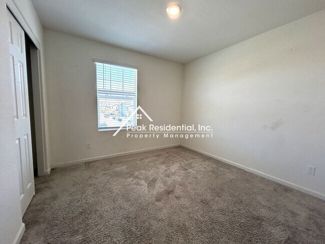 Building Photo - Beautiful Newer Folsom 4bd/2.5ba in Gated Community!