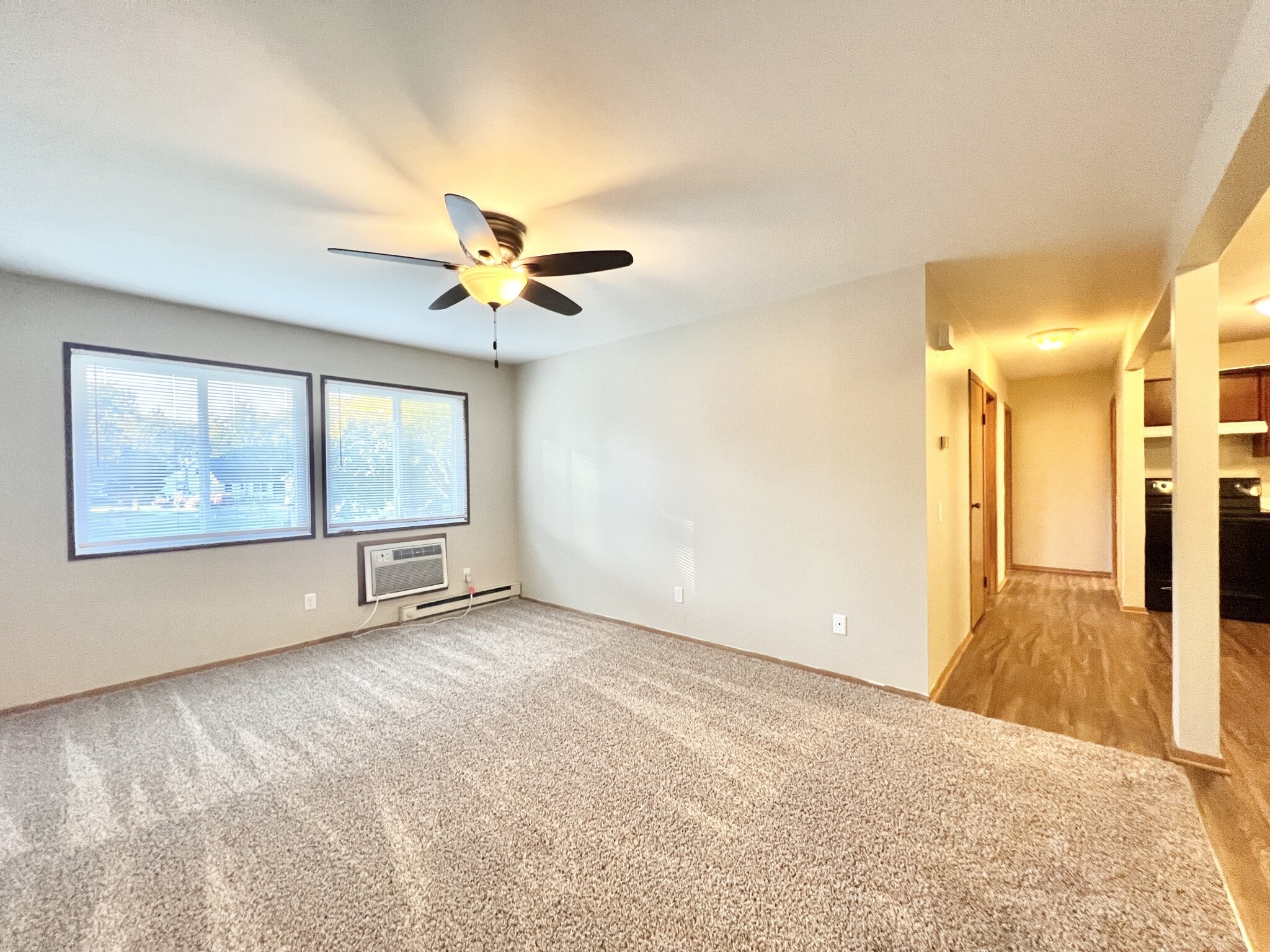 Building Photo - 821 George St