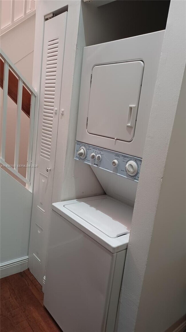 Building Photo - 13915 SW 91st Terrace