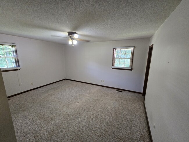 Building Photo - 117 Roman Cir