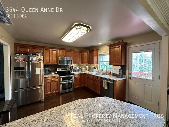 Building Photo - 3544 Queen Anne Dr