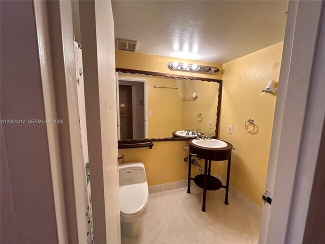 Building Photo - 7601 E Treasure Dr