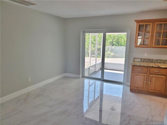 Building Photo - 1257 NE Sago Dr