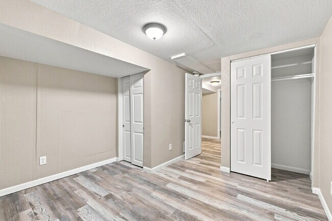 Building Photo - $2,240.95 with $300 Off the first month's rent, 4 Beds, 2 Baths, Triplex Unit in Littleton with W...