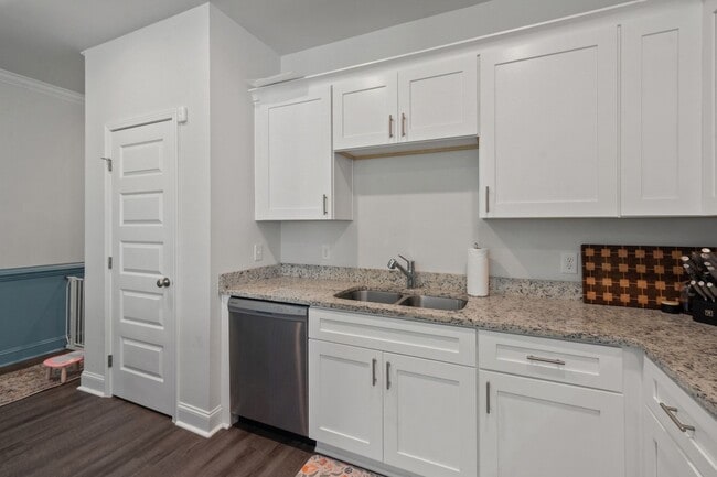 Building Photo - Stunning 3 Bedroom Townhome in Towne Park, Pooler GA