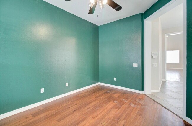 Building Photo - 2143 W Marconi Ave