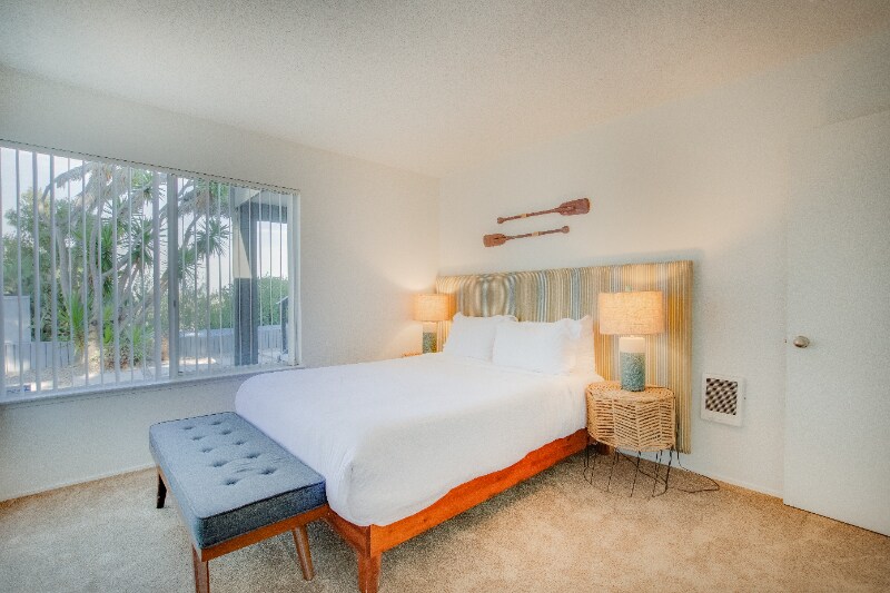 Building Photo - 8143 La Jolla Scenic Dr N