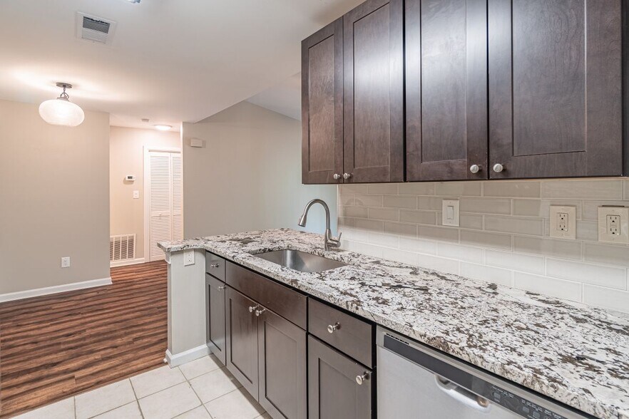 Building Photo - 547 Granville Ct