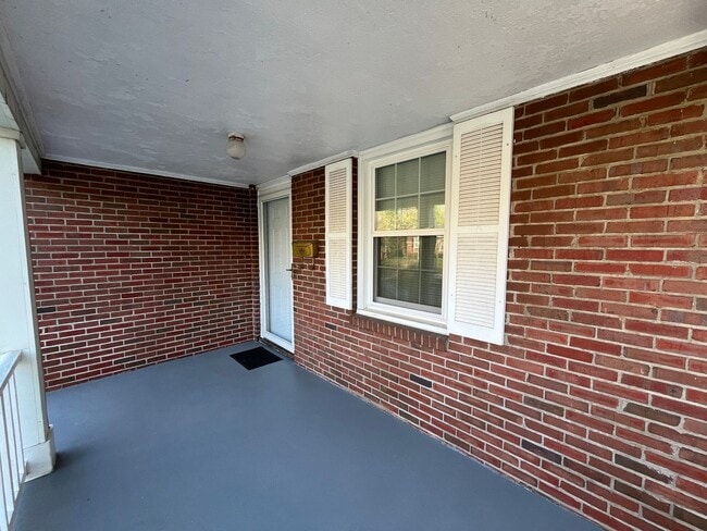 Building Photo - Charming Brick House off Fort Avenue