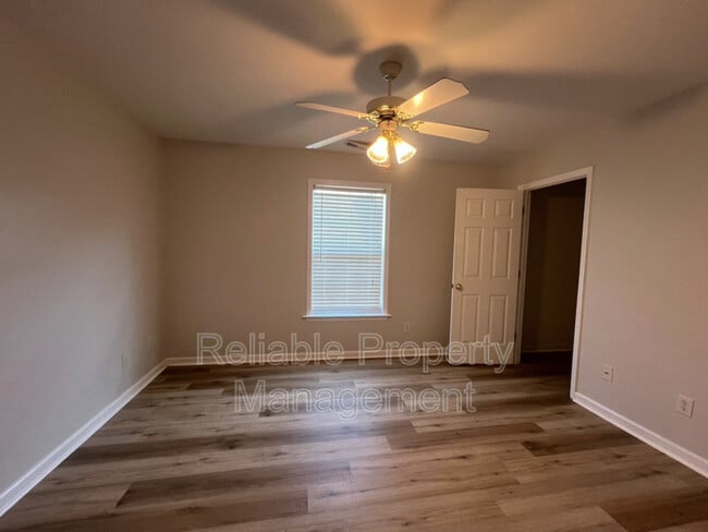 Building Photo - 2825 Bennington Dr