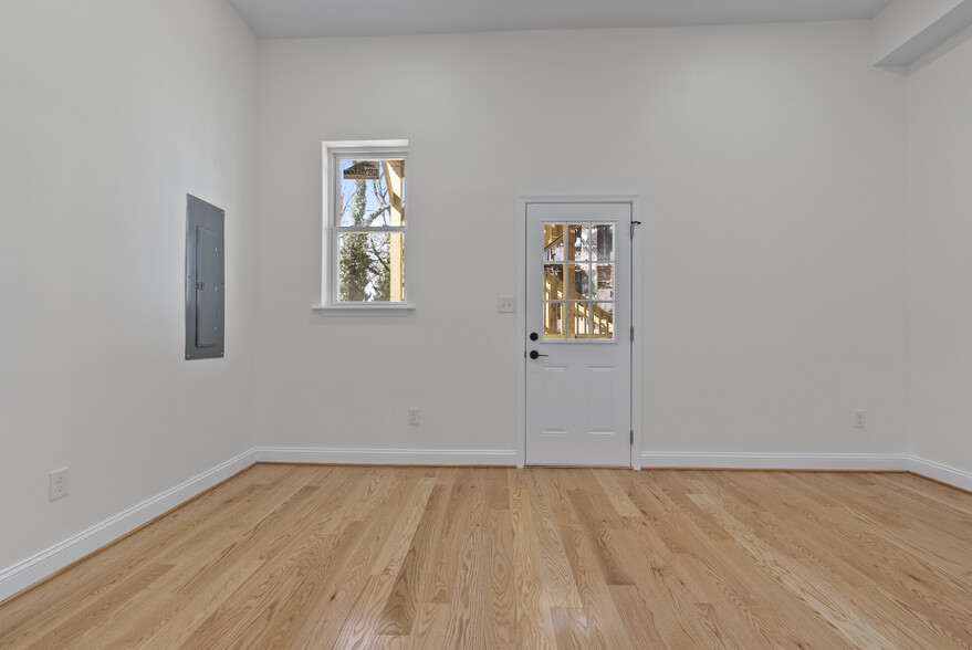 Building Photo - 530 N Carrollton Ave