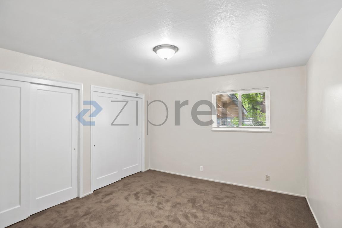 Building Photo - Unit 1