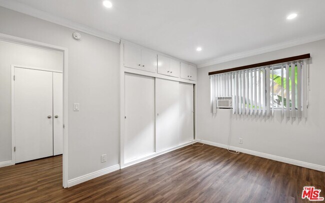 Building Photo - 637 Hayworth Ave