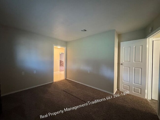 Building Photo - Great 3 + 2 Located in Quartz Hill