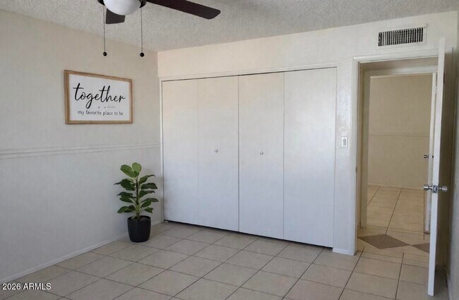 Building Photo - 2022 W Eugie Ave