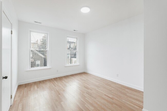 Building Photo - 1430 W Superior St