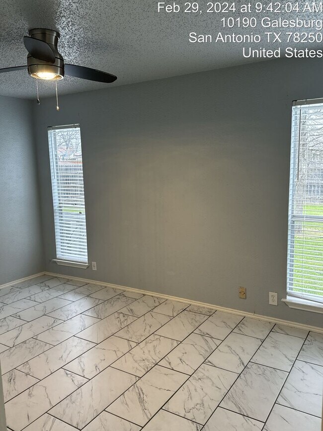 Building Photo - Comfort and Convenience Awaits YOU!
