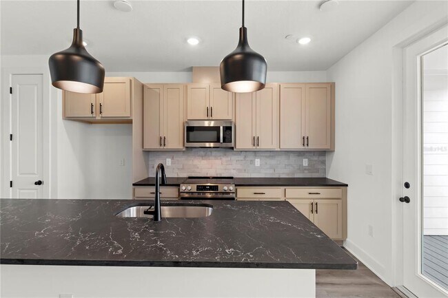 Building Photo - 15363 Hamlin Pk Dr