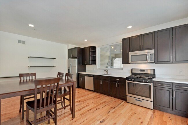 Building Photo - 910 N 19th St