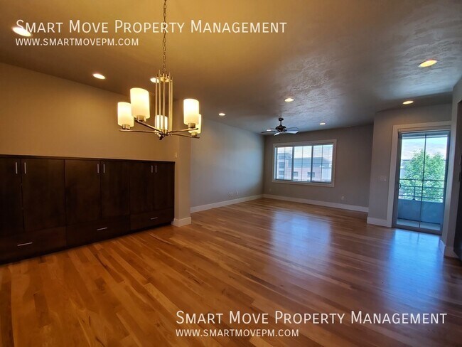 Building Photo - Executive East Boise Townhome on the Green...