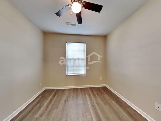 Building Photo - 103 Surlington Dr