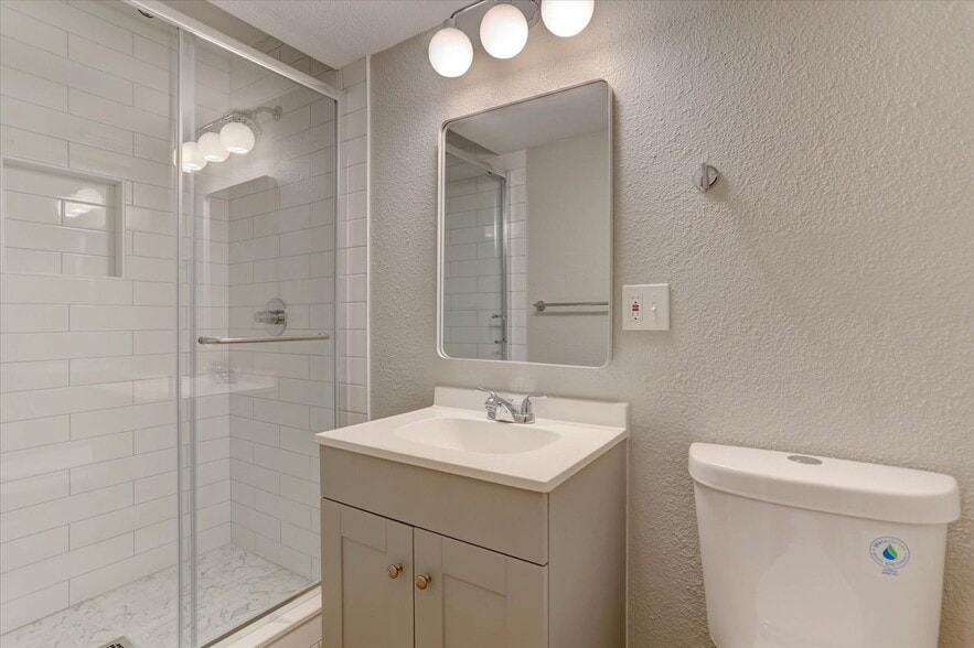 Downstairs bathroom - 13553 W 65th Pl