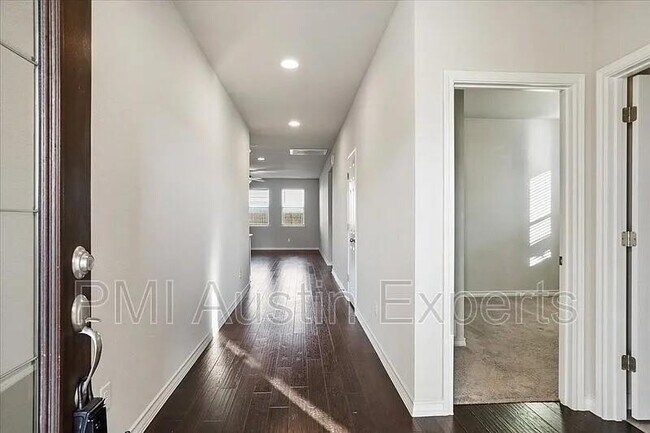 Building Photo - 405 Coba St