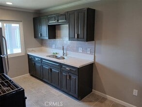 Building Photo - 580 W Shamrock St