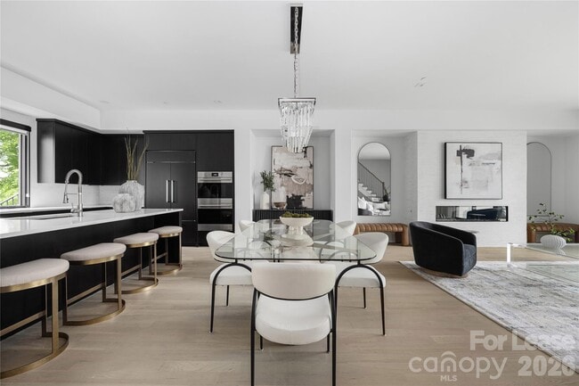 Building Photo - 614 Queens Rd