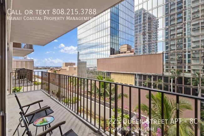 Building Photo - 225 Queen St