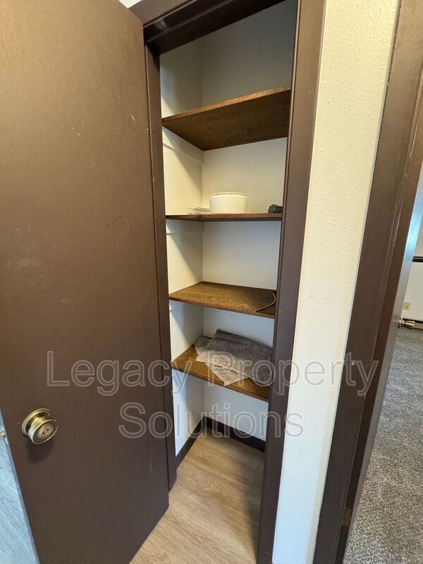 Building Photo - 206 1st St