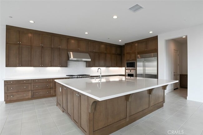 Building Photo - 20552 Edgewood Ct