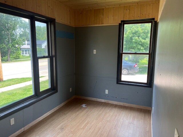 Building Photo - 301 E Main St