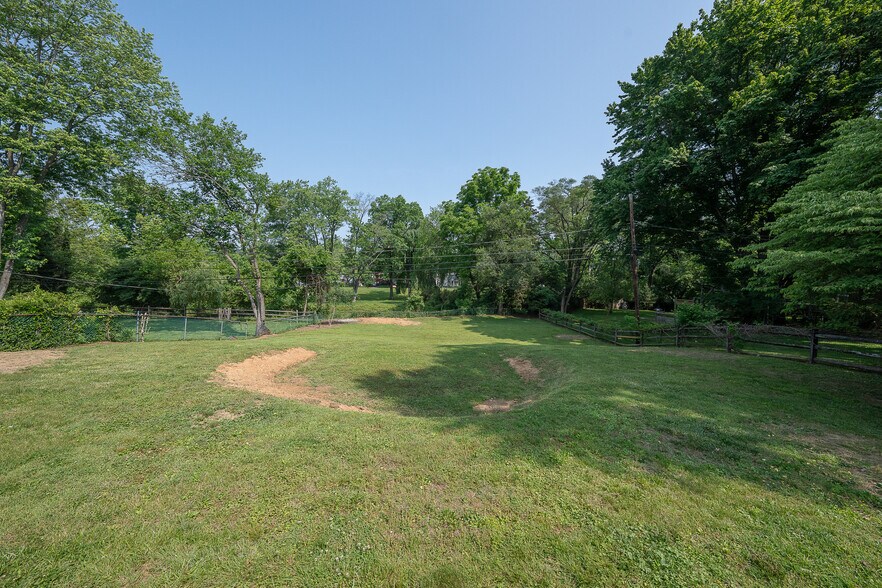 Building Photo - 503 Poplar Rd