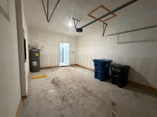 Building Photo - 3/2.5 Townhome in Bridgewater Community