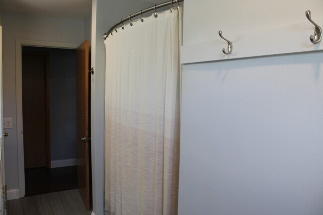 Building Photo - 5039 W Clayton Rd