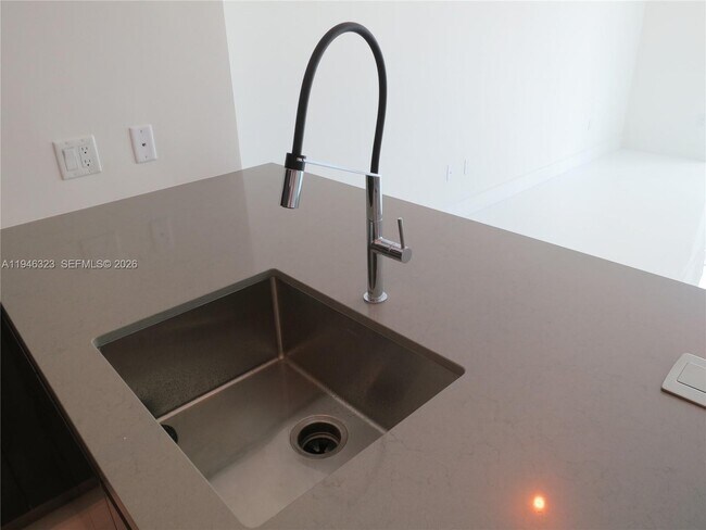 Building Photo - 1080 Brickell Ave