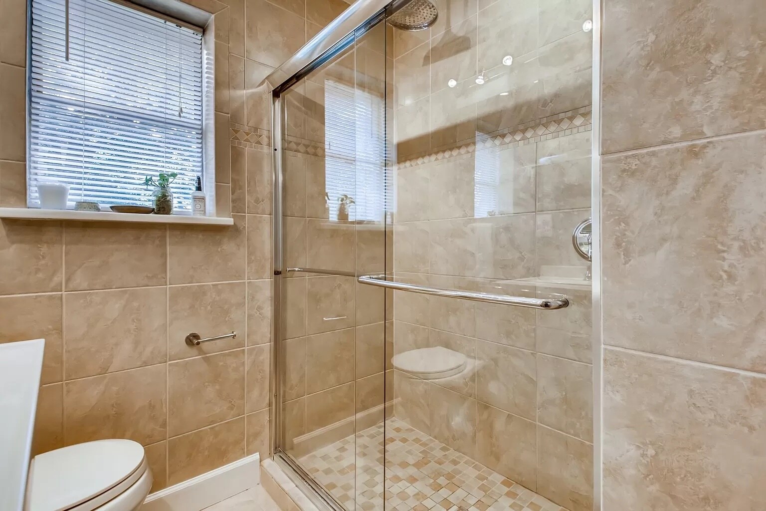 Bathroom - 512 Chesterfield Ave