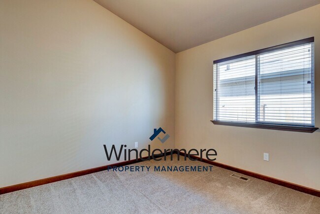 Building Photo - 3 Bedrooms 2 Bath Located In Crosby Commons