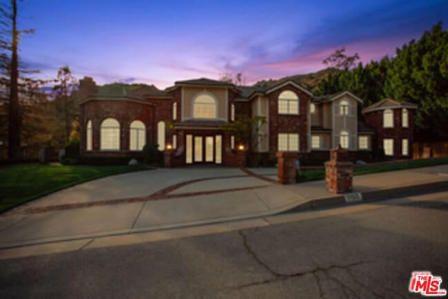 Building Photo - 1155 Englewild Dr