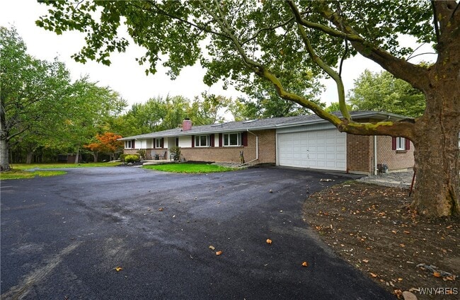 Building Photo - 100 Bridle Ln