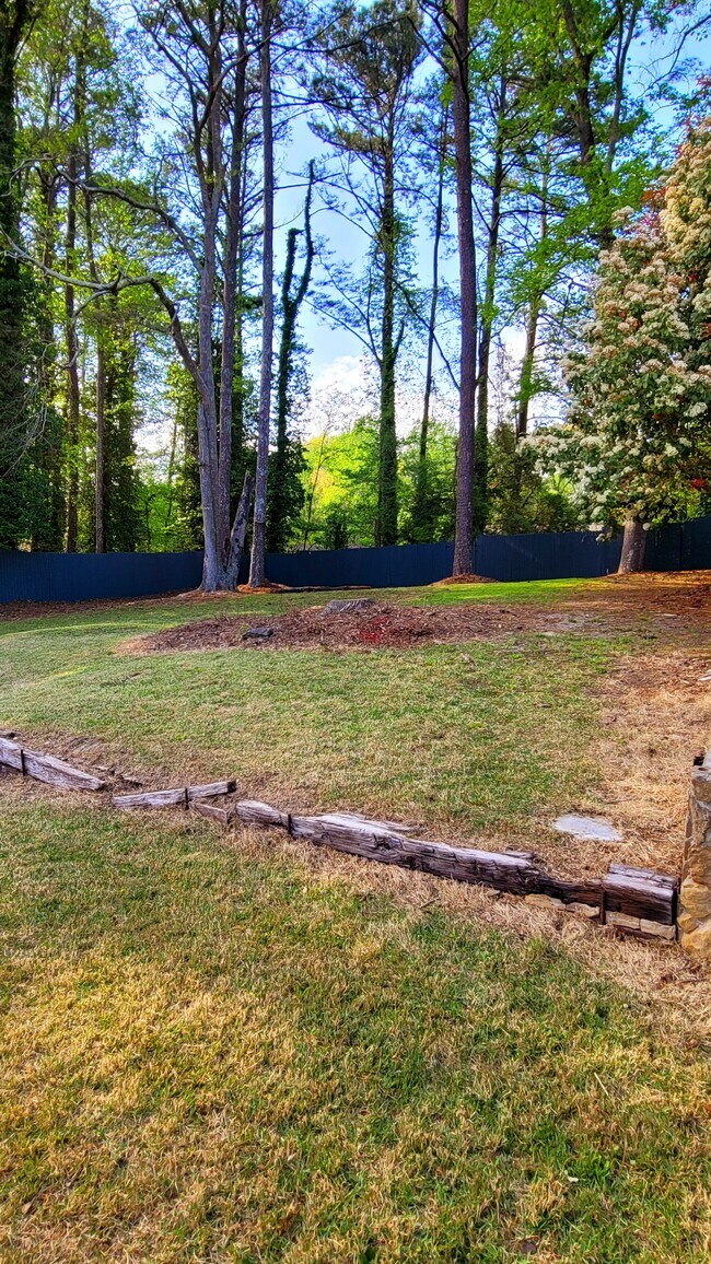 Building Photo - 2915 Lajean Dr