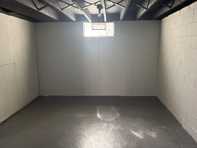 Building Photo - Fully Renovated 3-Bedroom Home – Move-In R...