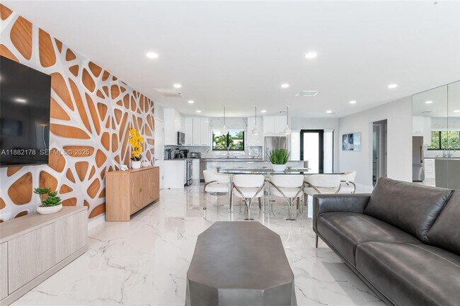 Building Photo - 21230 NE 25th Ct