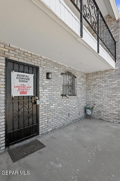 Building Photo - 6700 Escondido Dr
