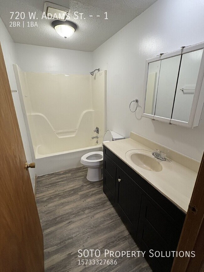 Building Photo - 720 W Adams St